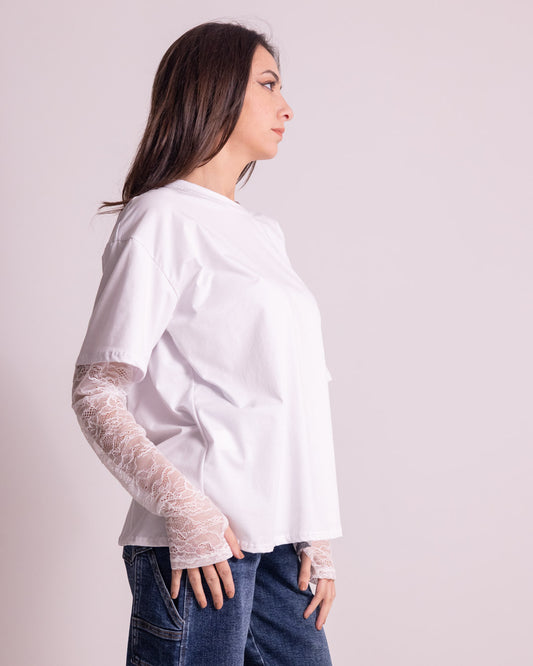 T-shirt con manica in pizzo