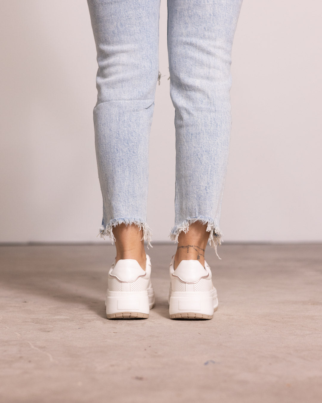 Sneaker court platform
