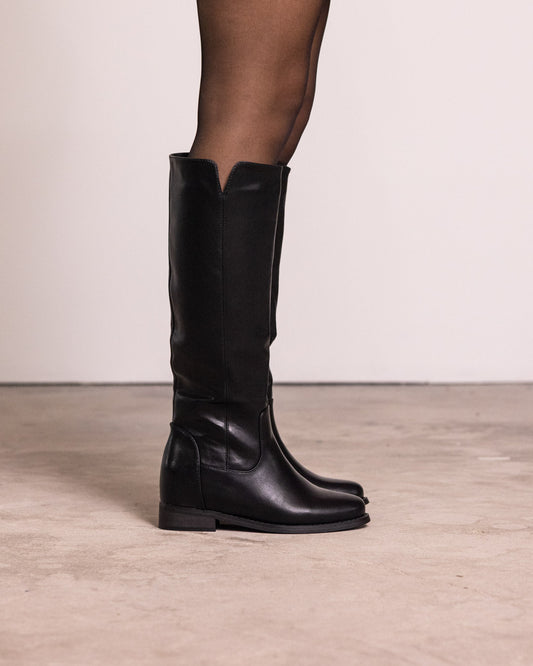 Stivale alto con plateau interno