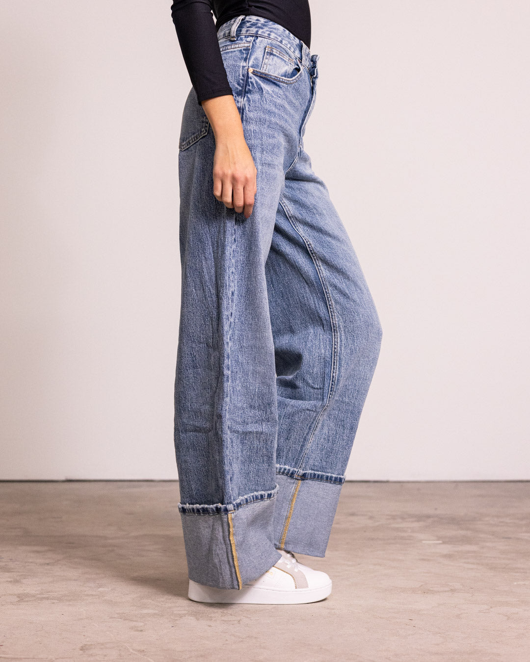 Jeans cuffed con risvolto alto