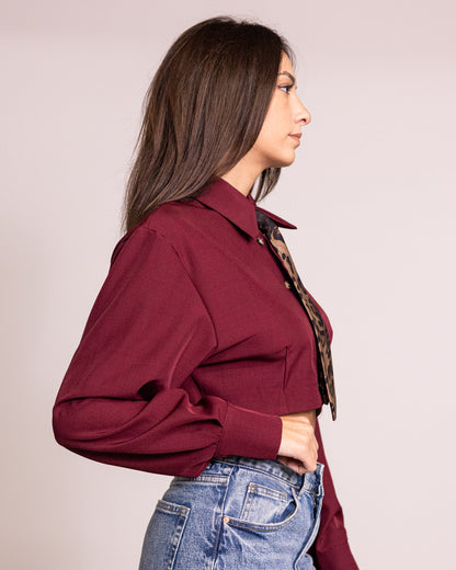 Camicia cropped con cravatta leopard