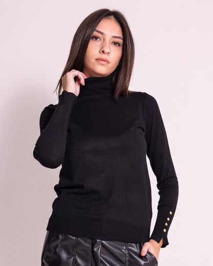 Dolcevita collo alto con bottoni sui polsi