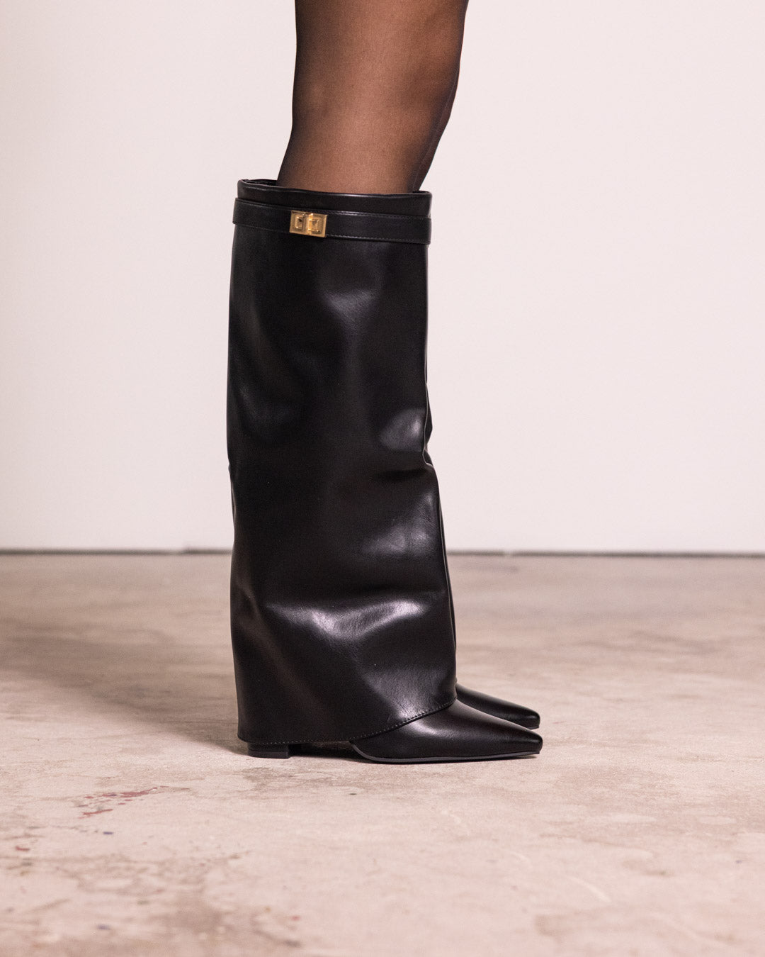 Stivale con risvolto lock