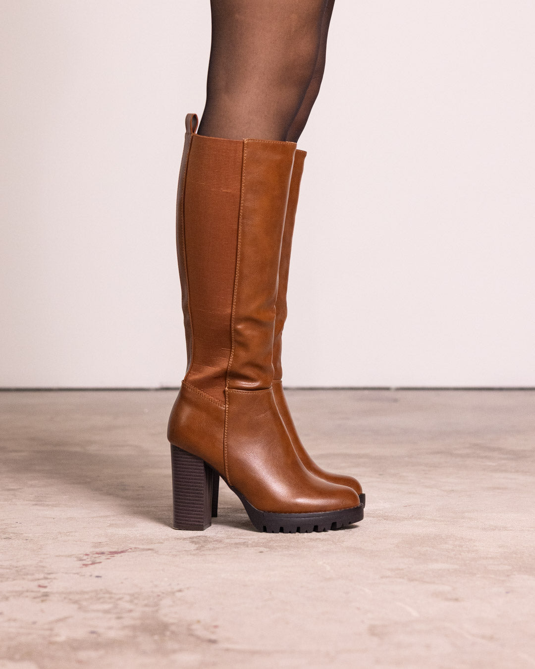Stivale alto con tacco a blocco