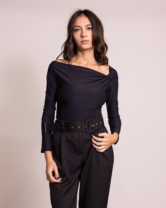 Top body con scollo asimmetrico