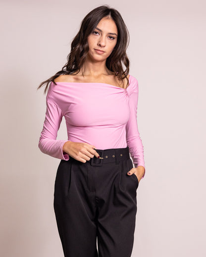 Top body con scollo asimmetrico