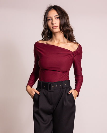 Top body con scollo asimmetrico