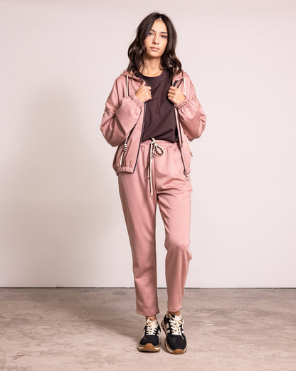 Tuta completa con zip e cappuccio