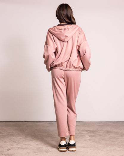 Tuta completa con zip e cappuccio