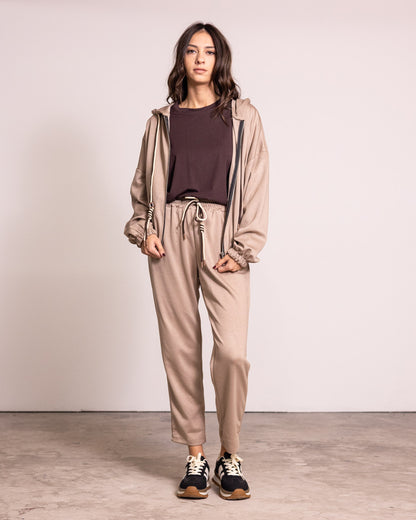 Tuta completa con zip e cappuccio