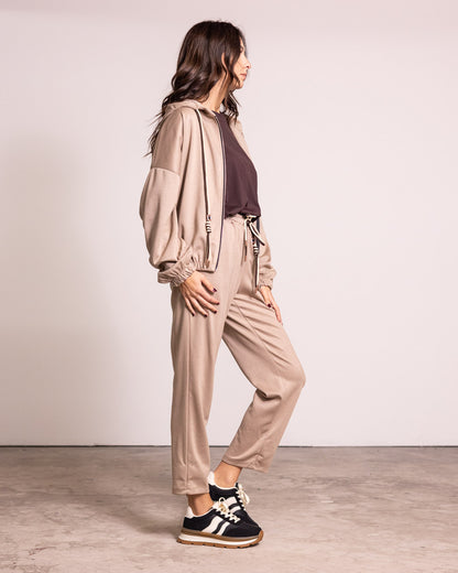 Tuta completa con zip e cappuccio