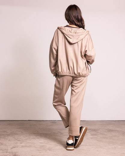 Tuta completa con zip e cappuccio