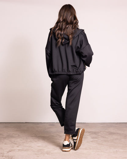 Tuta completa con zip e cappuccio