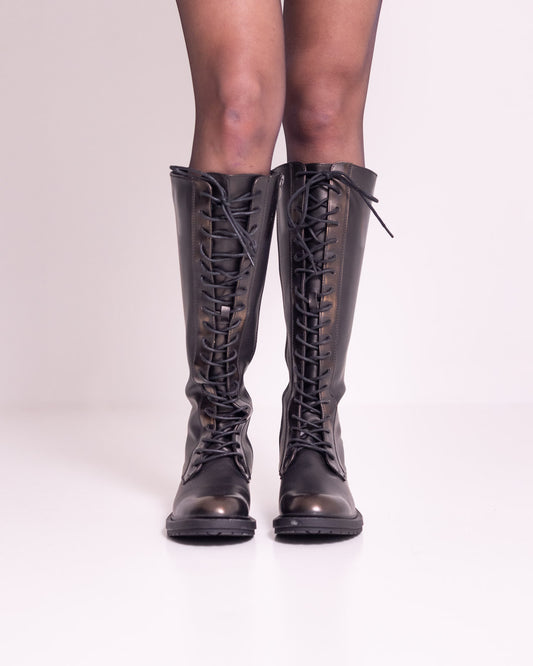 Stivale aggressiv con lacci