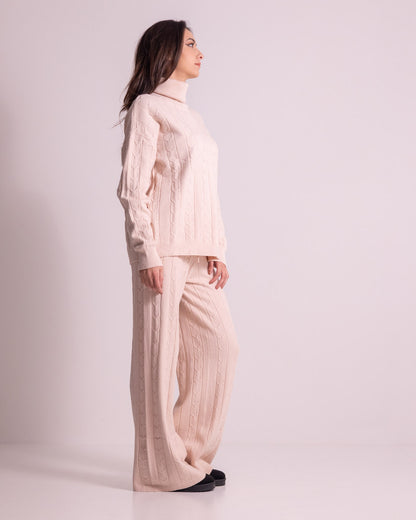 Completo in maglia a collo alto