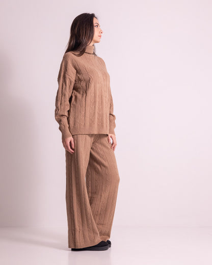 Completo in maglia a collo alto