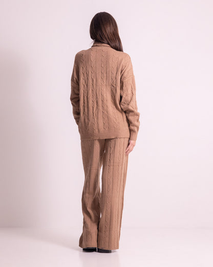 Completo in maglia a collo alto