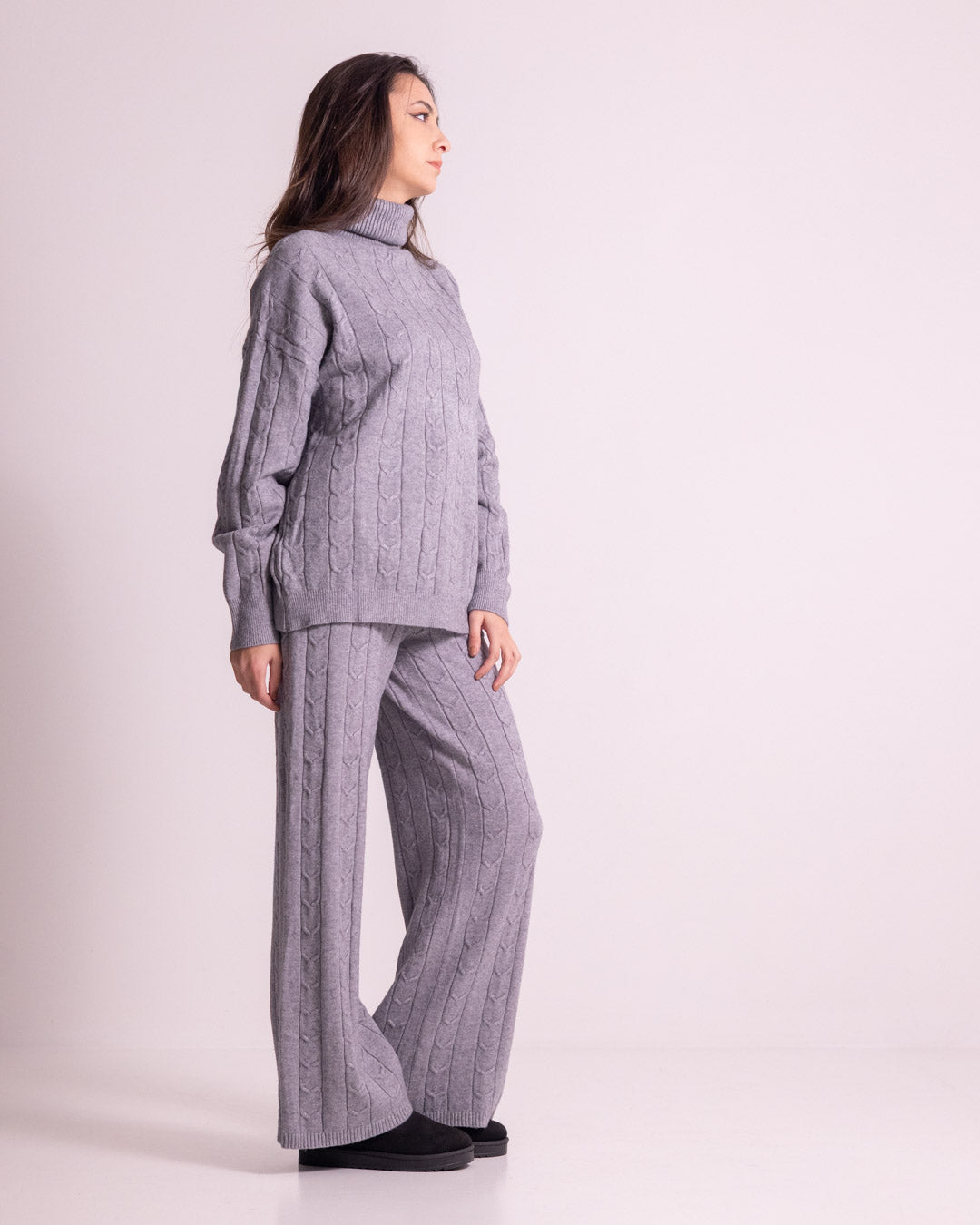 Completo in maglia a collo alto