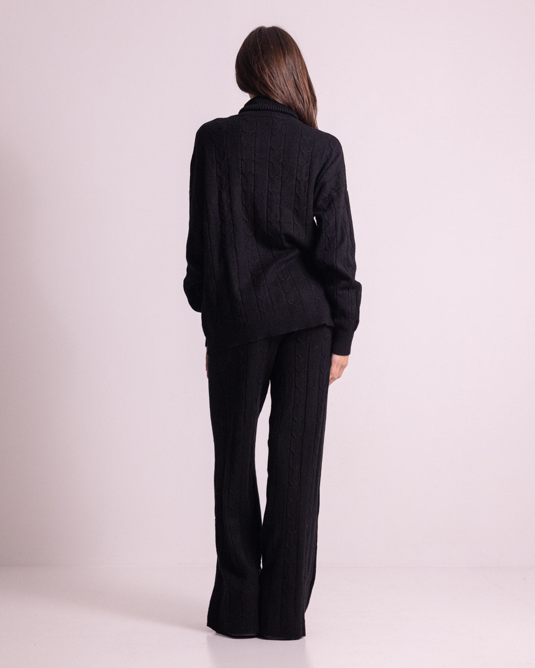 Completo in maglia a collo alto