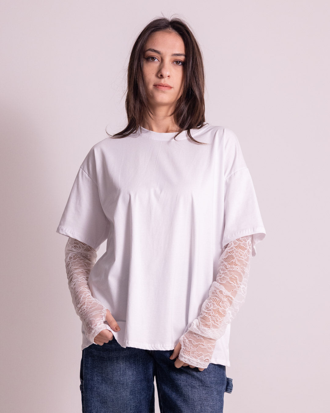 T-shirt con manica in pizzo