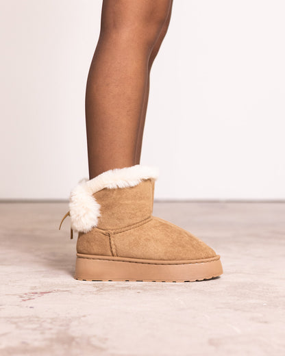 Mini boot con pelliccia