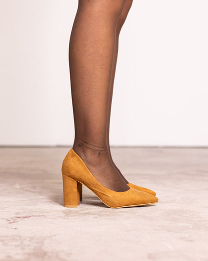 Décolleté scamosciata tacco largo