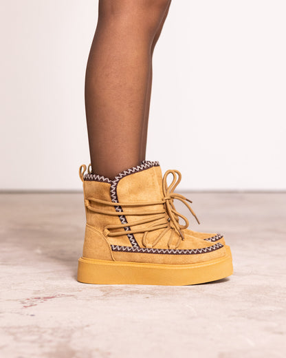 Boot con lacci