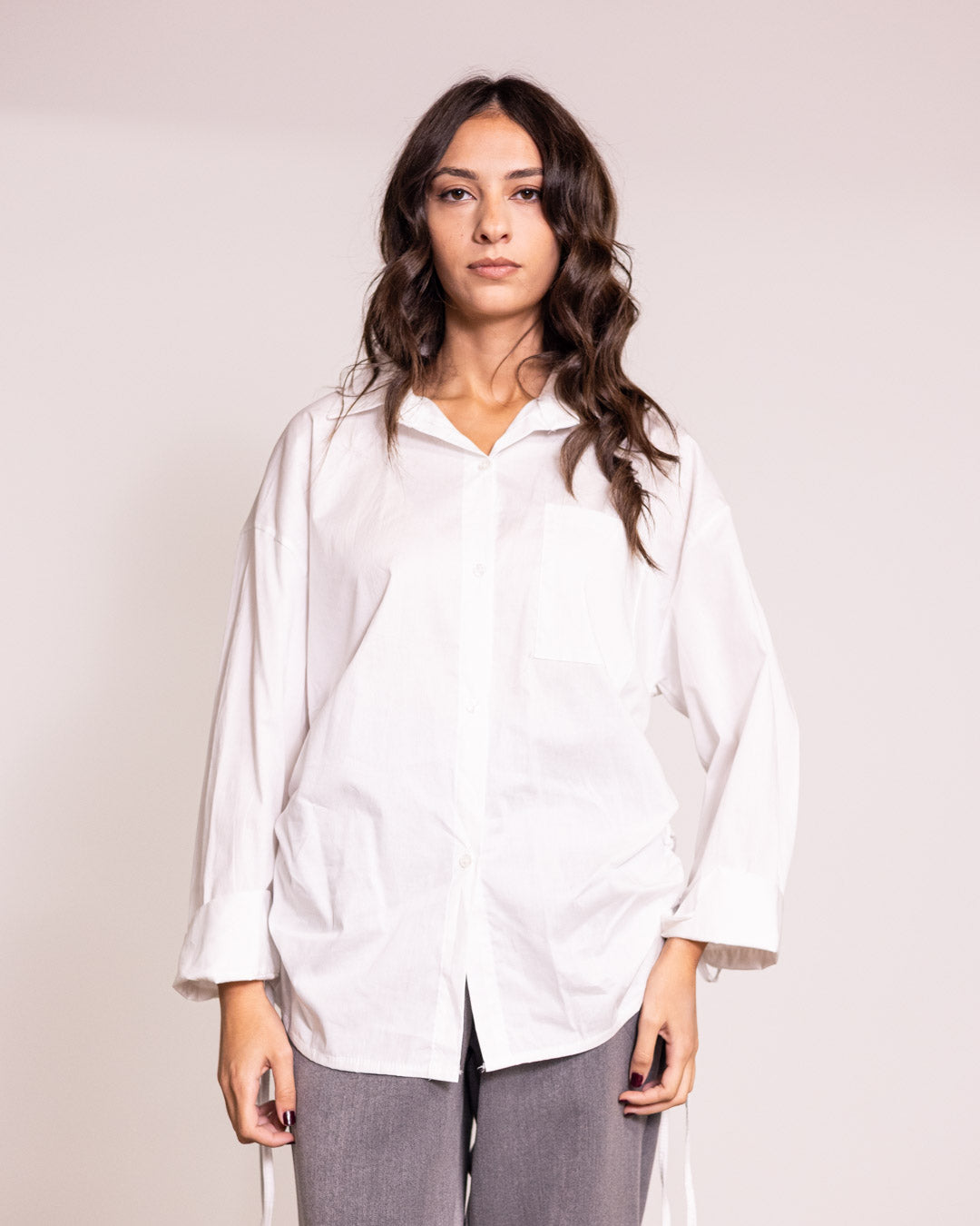 Camicia button-down regolabile sui fianchi