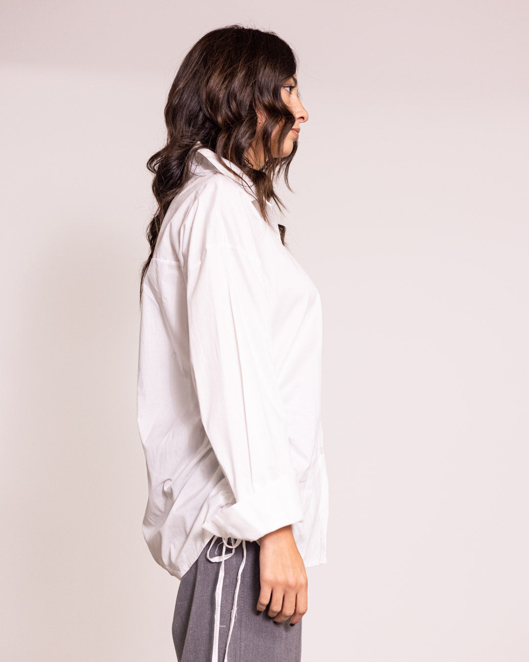 Camicia button-down regolabile sui fianchi