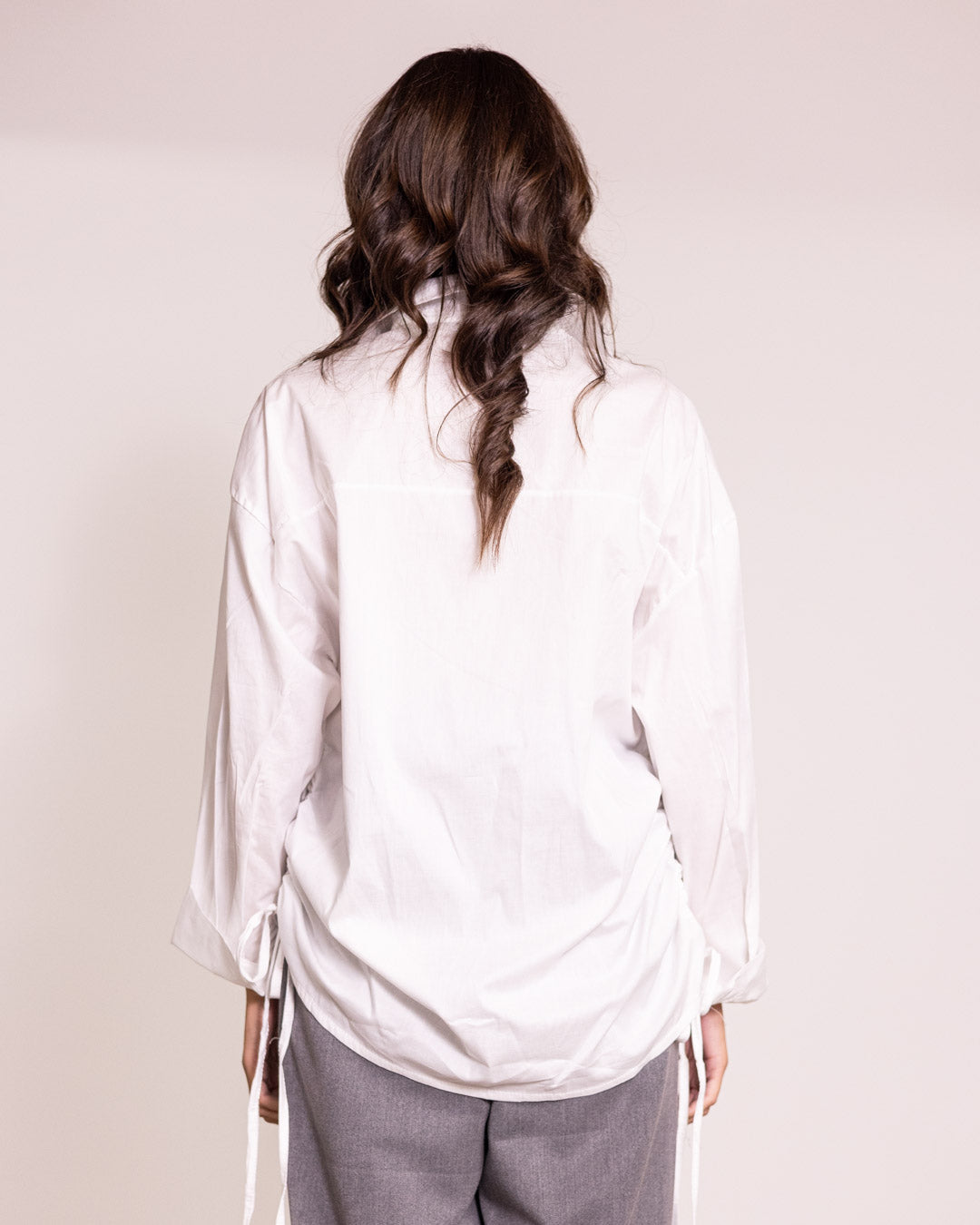 Camicia button-down regolabile sui fianchi