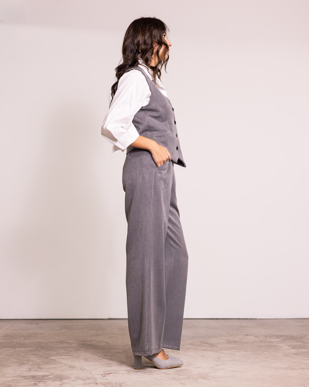 Completo gilet e pantaloni a gamba larga