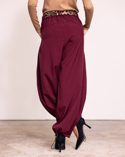 Pantalone a sbuffo con molla alla caviglia