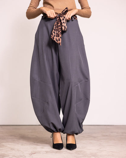 Pantalone a sbuffo con molla alla caviglia