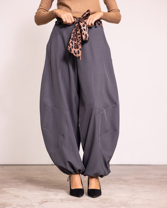 Pantalone a sbuffo con molla alla caviglia