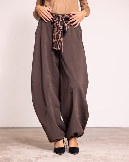 Pantalone a sbuffo con molla alla caviglia