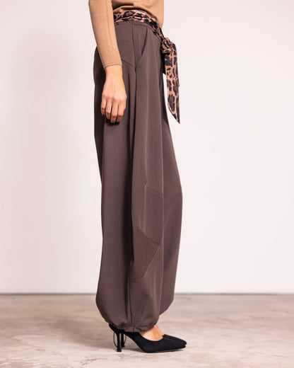 Pantalone a sbuffo con molla alla caviglia