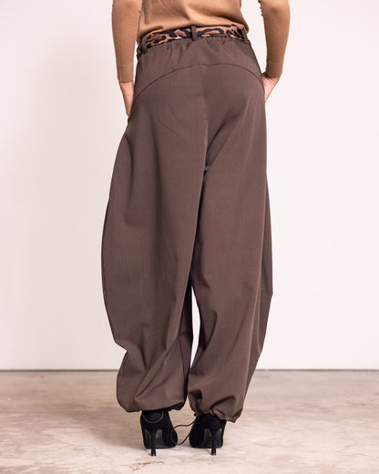 Pantalone a sbuffo con molla alla caviglia