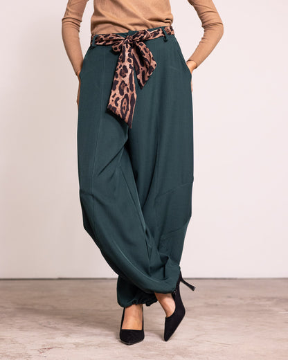 Pantalone a sbuffo con molla alla caviglia