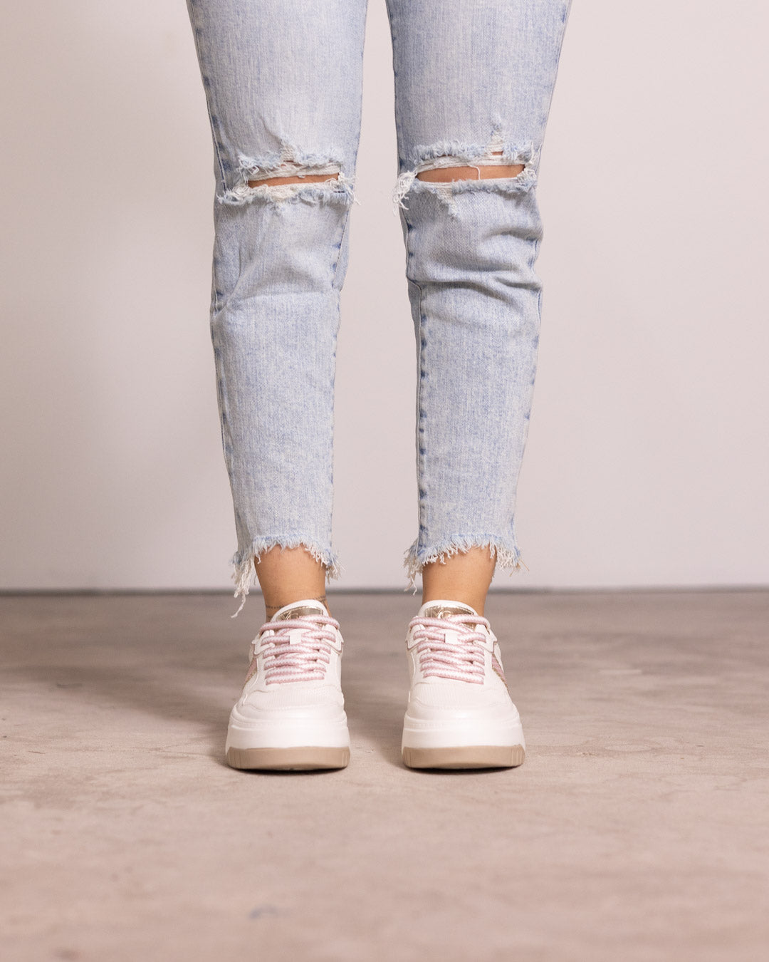 Sneaker court platform