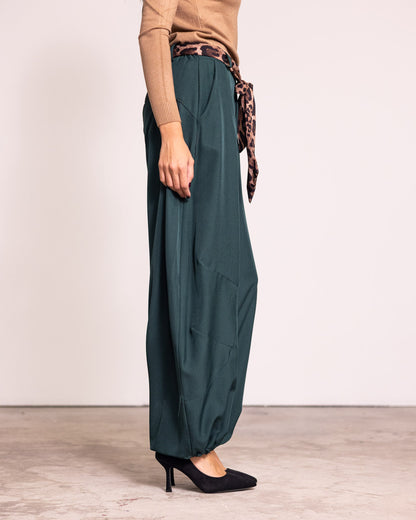 Pantalone a sbuffo con molla alla caviglia