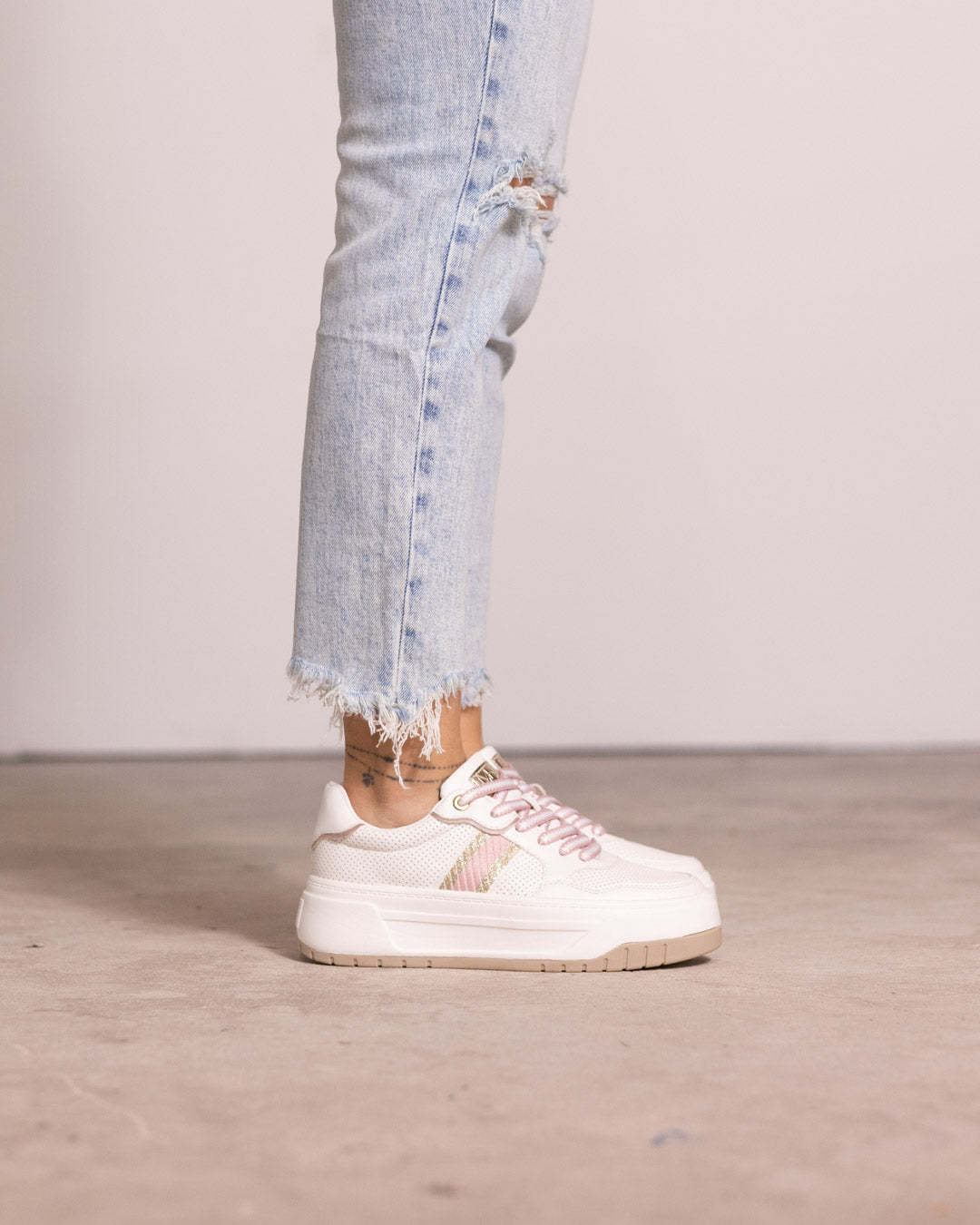 Sneaker court platform