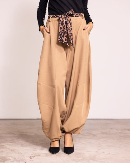 Pantalone a sbuffo con molla alla caviglia