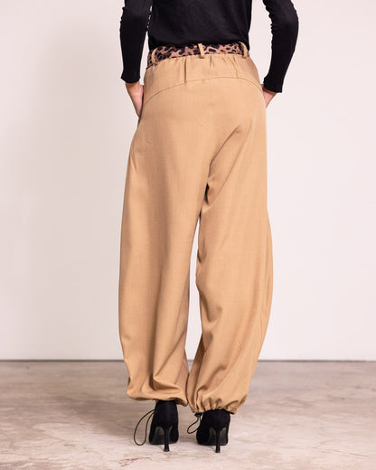 Pantalone a sbuffo con molla alla caviglia