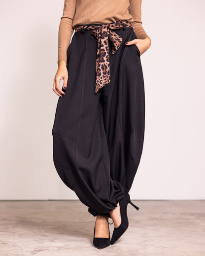 Pantalone a sbuffo con molla alla caviglia