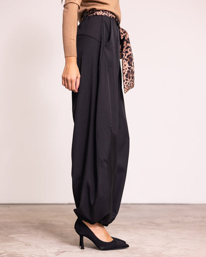 Pantalone a sbuffo con molla alla caviglia