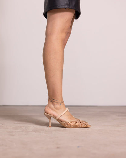 Décolleté a punta con decorazioni