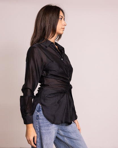 Camicia con finta balza e fiocco laterale