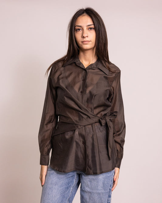 Camicia con finta balza e fiocco laterale