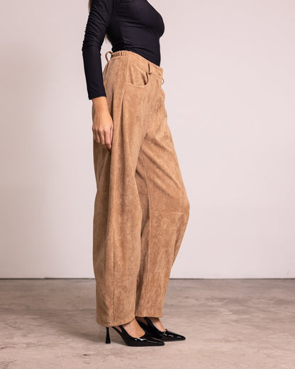 Pantalone barrel leg scamosciato