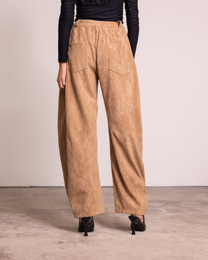 Pantalone barrel leg scamosciato